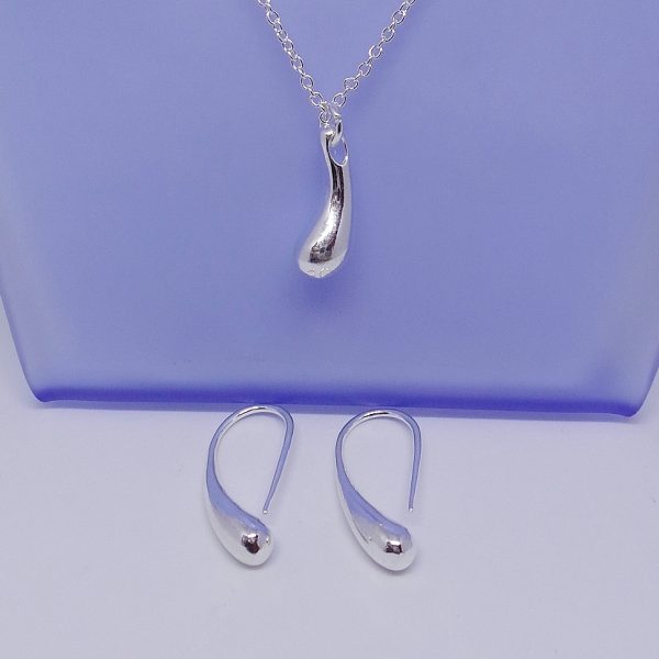 Smooth, Classical, Silver Plated Teardrop Necklace and Earrings